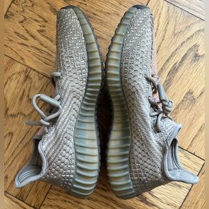 Yeezy BOOST 350 v2 in Sand Taupe